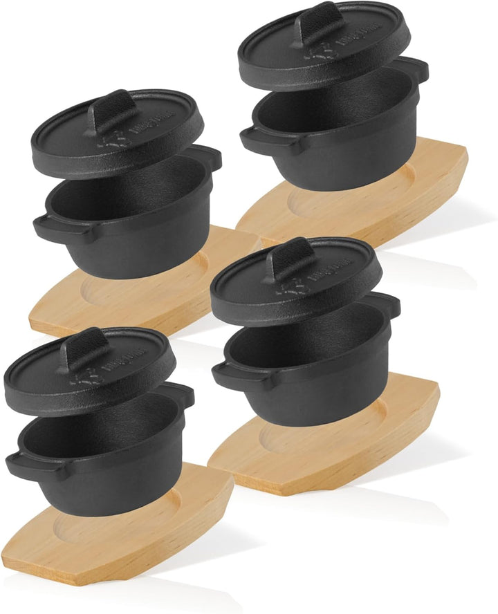 BBQ-Toro Mini Dutch Oven (4 Stück) | Ø 11 cm | Gusseisen Serviertopf mit Holzunterlage | bereits ein