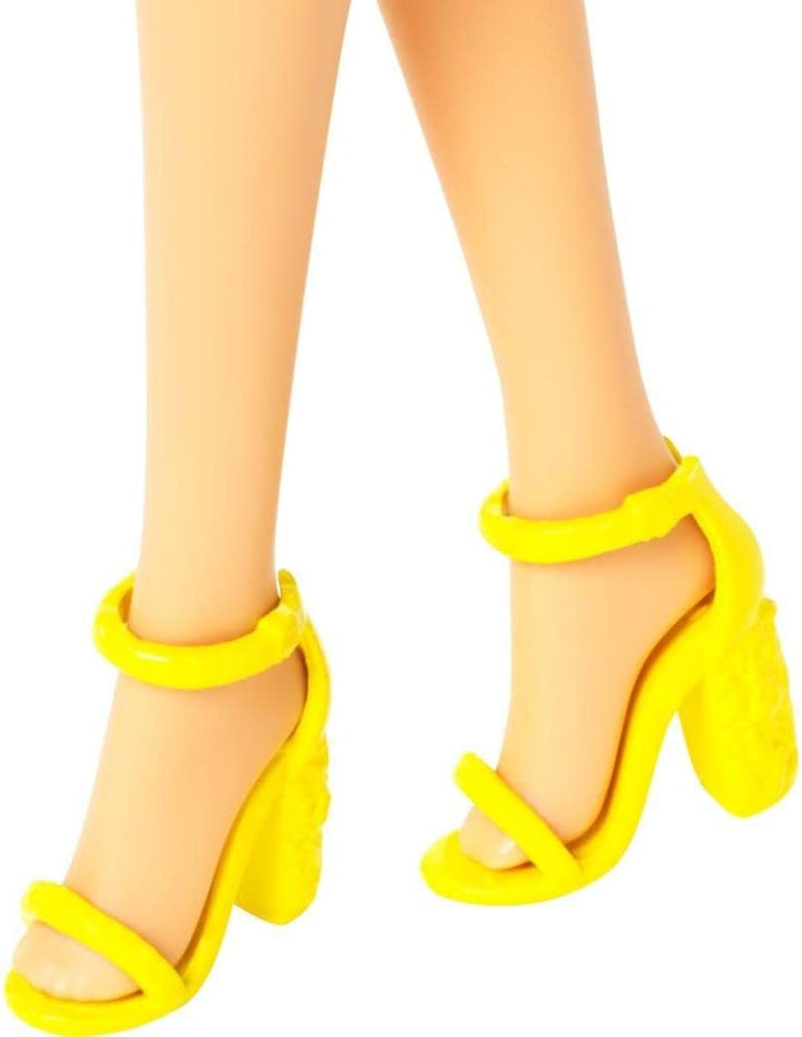 Barbie Fashionistas Puppen-Set Blonde Puppe mit Outfits Kleidung und Zubehör für 4 komplette Outfits