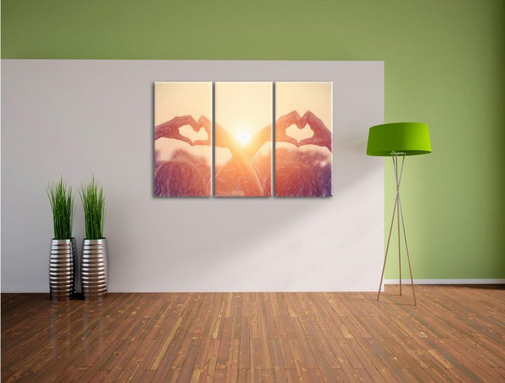 Pixxprint Zwei Mädchen Zeigen Herzmotiv bei Sonnenuntergang Kunst Buntstift Effekt 3-Teiler Leinwand