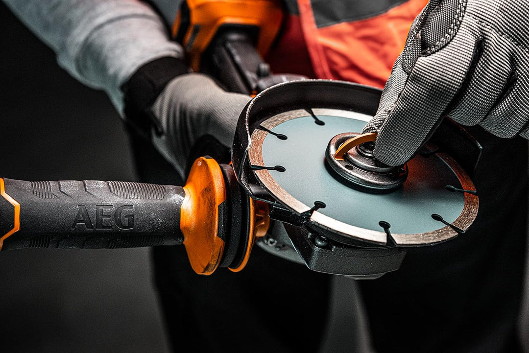 AEG 18 V PRO18V Brushless Akku-Winkelschleifer BEWS18-125BL-0 (Scheiben-Ø 125mm, Leerlaufdrehzahl 0-