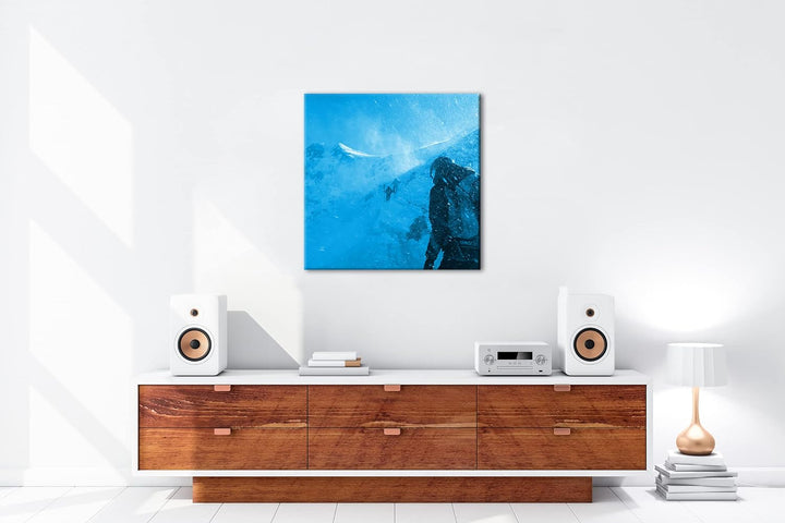 deyoli mutige Bergsteiger Format: 70x70 Effekt: Monocrome Blau als Leinwand, Motiv fertig gerahmt au
