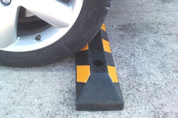 SNS SAFETY LTD Gummi Radstopp-Parkplatzbegrenzung für Parkplätze und Garagen, Farbe Schwarz-Gelb, Ab