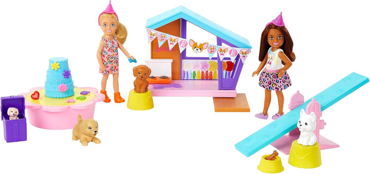 Barbie Chelsea Doggy Party Zwei Puppen mit Haustieren und Spielset mit Zubehör, Spielzeug + 3 Jahre