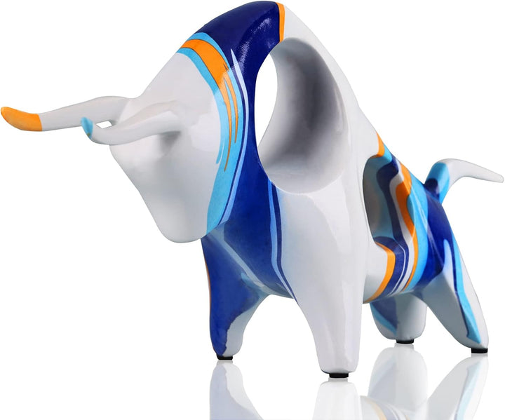 Kunstharz-blau-weisse Bullen-Statue, minimalistische farbige Stierfigur, Originalität, abstrakte Sti