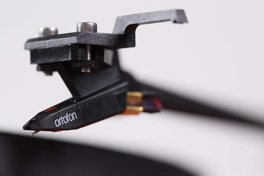 Pro-Ject VT-E R, Vertikaler Plug&Play Plattenspieler, Rechtshänder (Rot), Rot