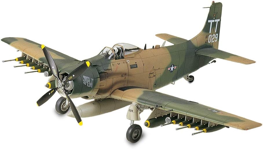 Tamiya 300061073 - 1:48 WWII Douglas A-1J Skyrider USAF