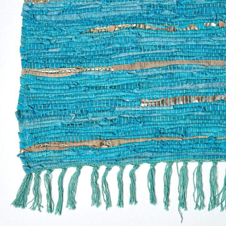 Homescapes Teppich aus recyceltem Leder mit Glitzer-Streifen und Fransen, 120 x 180 cm, türkis-Gold