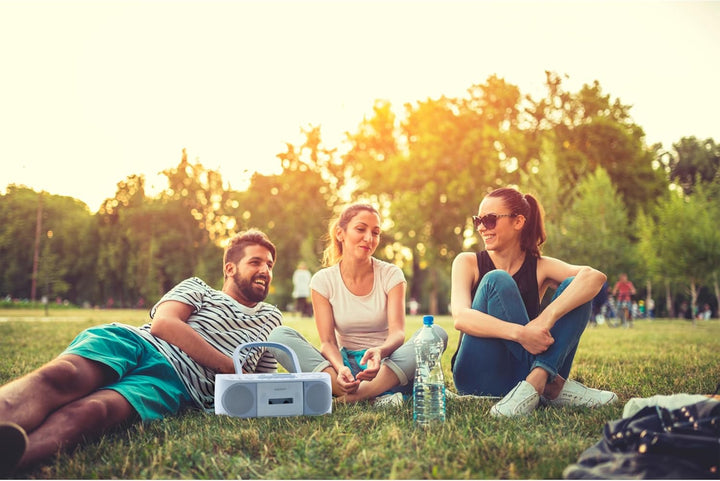 MEDION E65010 Stereoradio (CD-Player, Kassette, USB Anschluss, AUX Audioeingang, MP3-Widergabe. UKW