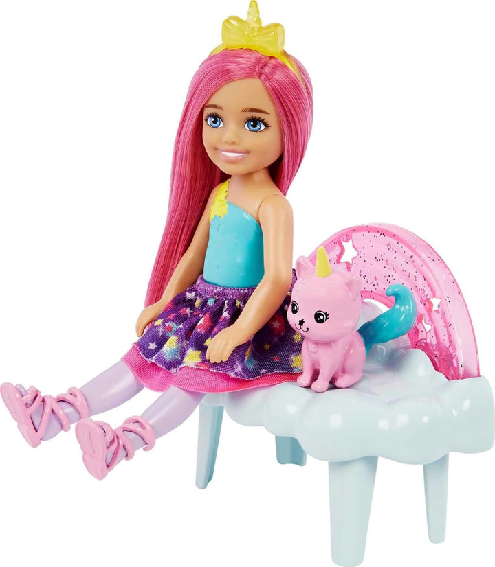 Barbie Dreamtopia, Barbie Chelsea Puppe mit rosa Haaren, gelbe Einhornkrone, rosa Einhornkatze, Wolk
