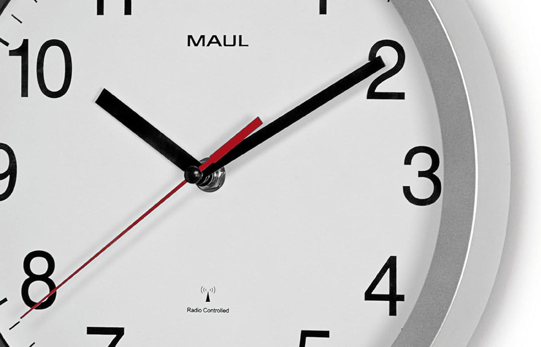 Maul Wanduhr MAULrun Ø 25 cm | stilvolle Funkuhr mit automatischer Zeiteinstellung | ideal für Wohnz