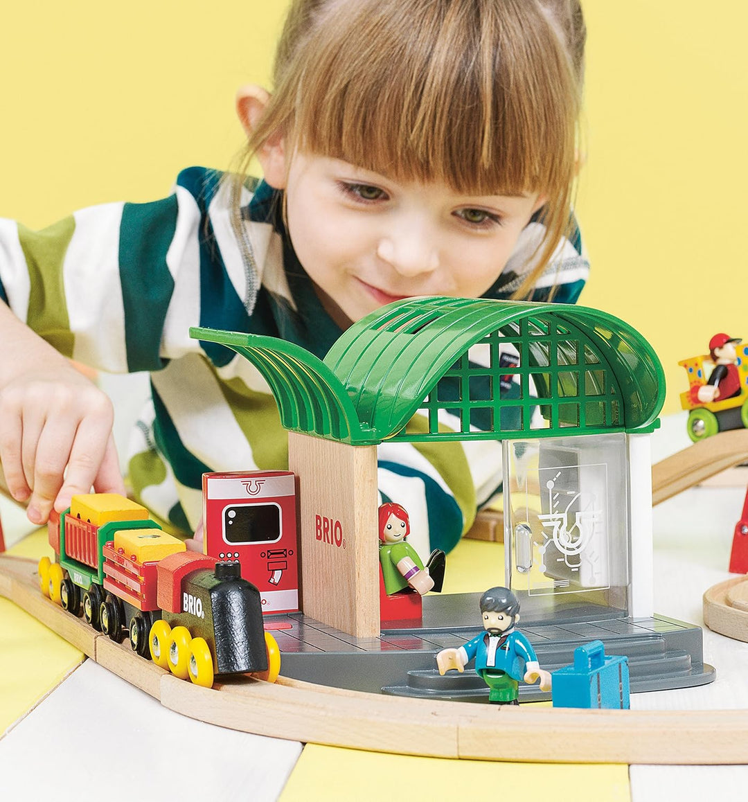BRIO 33745 - Bahnhof mit Sound, Transport Verkehr