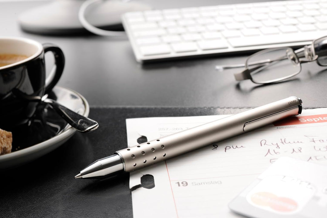 LAMY swift Tintenroller 334 – Rollpen in matt-anthrazitfarbener Lackoberfläche mit Edelstahlpunkten