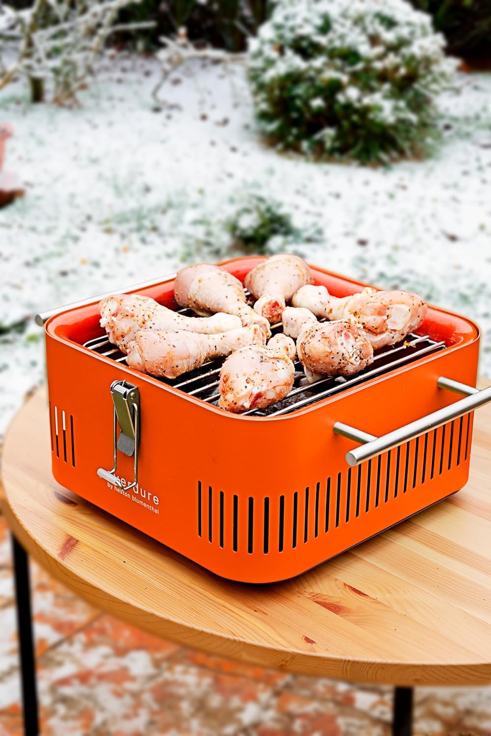 Everdure Cube Tragbarer Holzkohlegrill, Tischgrill, perfekte Heckklappe, Strand, Terrasse, oder Camp