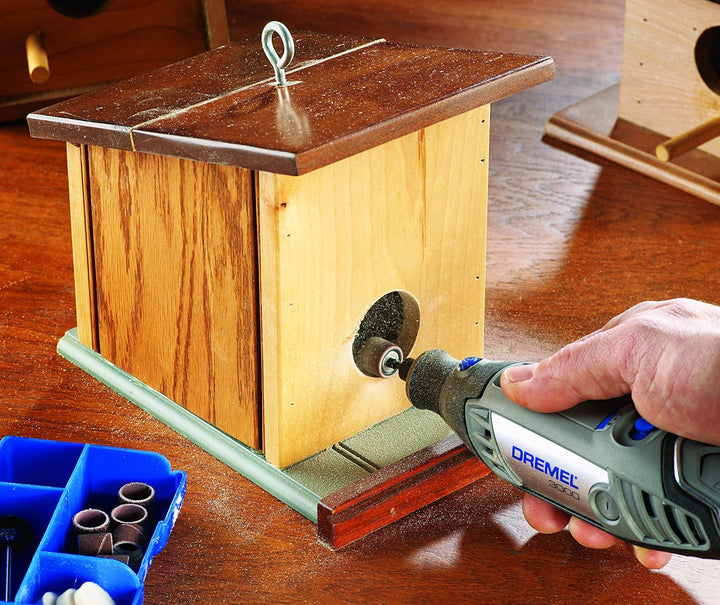 Dremel 3000 Multifunktionswerkzeug - Italienische Version (130W, Set mit 5 Zubehörteilen, Drehzal 10