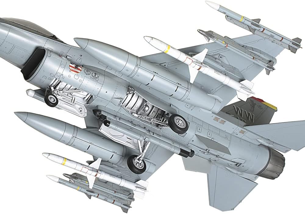 Tamiya 300061098 - 1:48 Lockheed Martin F-16CJ Fighting Falcon