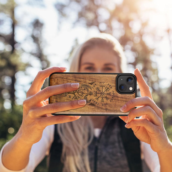 Carveit Holz Handyhülle für iPhone 15 Plus hülle, Kompatibel mit Magsafe Silikon Stossfeste Cover, M