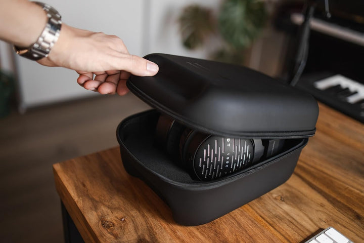 beyerdynamic DT 1990 PRO Over-Ear-Studiokopfhörer in schwarz. Offene Bauweise, steckbares Kabel Sing