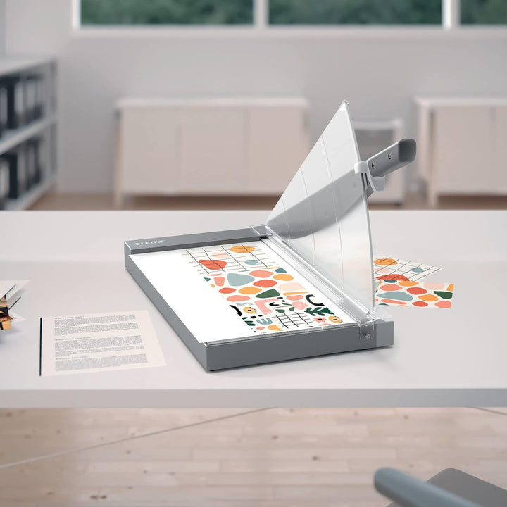 Leitz Precision Office Pro Hebelschneider A4+, bis zu 25 Blatt, Schneidemaschine mit 457 mm Schnittl