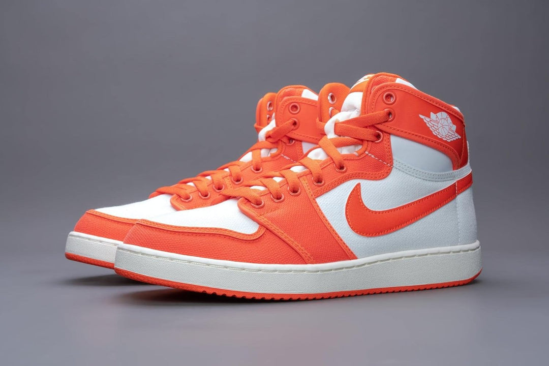 Nike Air Jordan 1 Mid, Herren-Turnschuhe, Volt Black Sail, 42.5 EU 43 EU Rush Orange Weiss Segel, 43