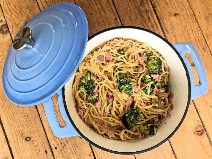 BBQ-Toro Cocotte | 4,0 Liter, Ø 24 cm | Emaillierter Gusseisen Bräter mit Deckel | induktionsgeeigne