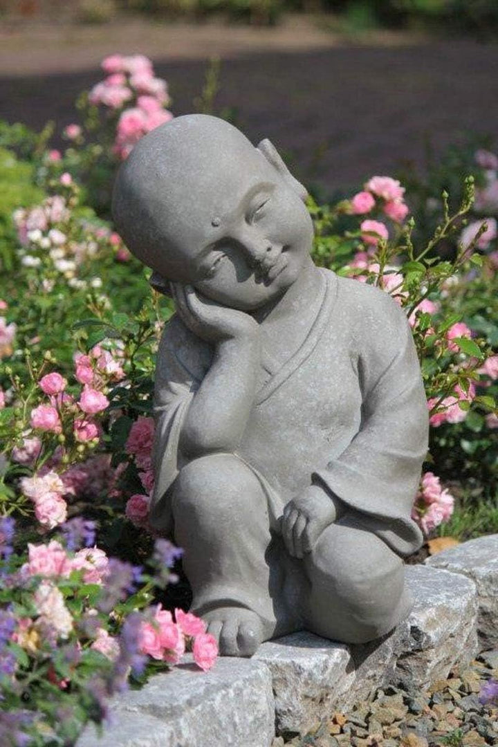 Figur Shaolin Mönch denkend - für Haus und Garten - Höhe 42 cm - grau