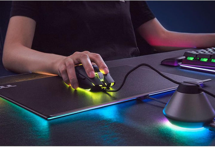 Thermaltake Argent MP1 RGB Gaming Mousepad 359 mm x 254 mm Aluminium-Grundplatte rutschfeste Gummiun