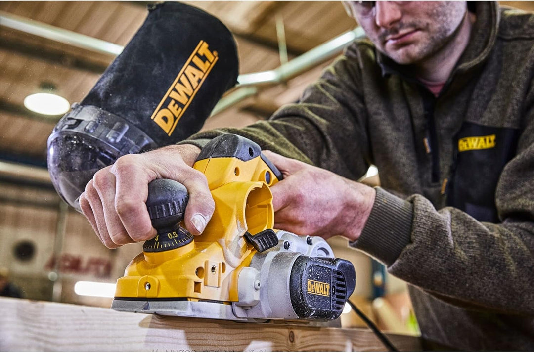 DeWalt Elektrohobel/ Hobel (1,050 Watt, Hobelbreite 82 mm, max. Hobeltiefe 4 mm, Hobelstärke in 1/10