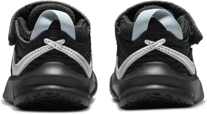 Nike Unisex Kinder Team Hustle D 10 Gs Gymnastikschuh 22 EU Black Metallic Silver Volt White, 22 EU