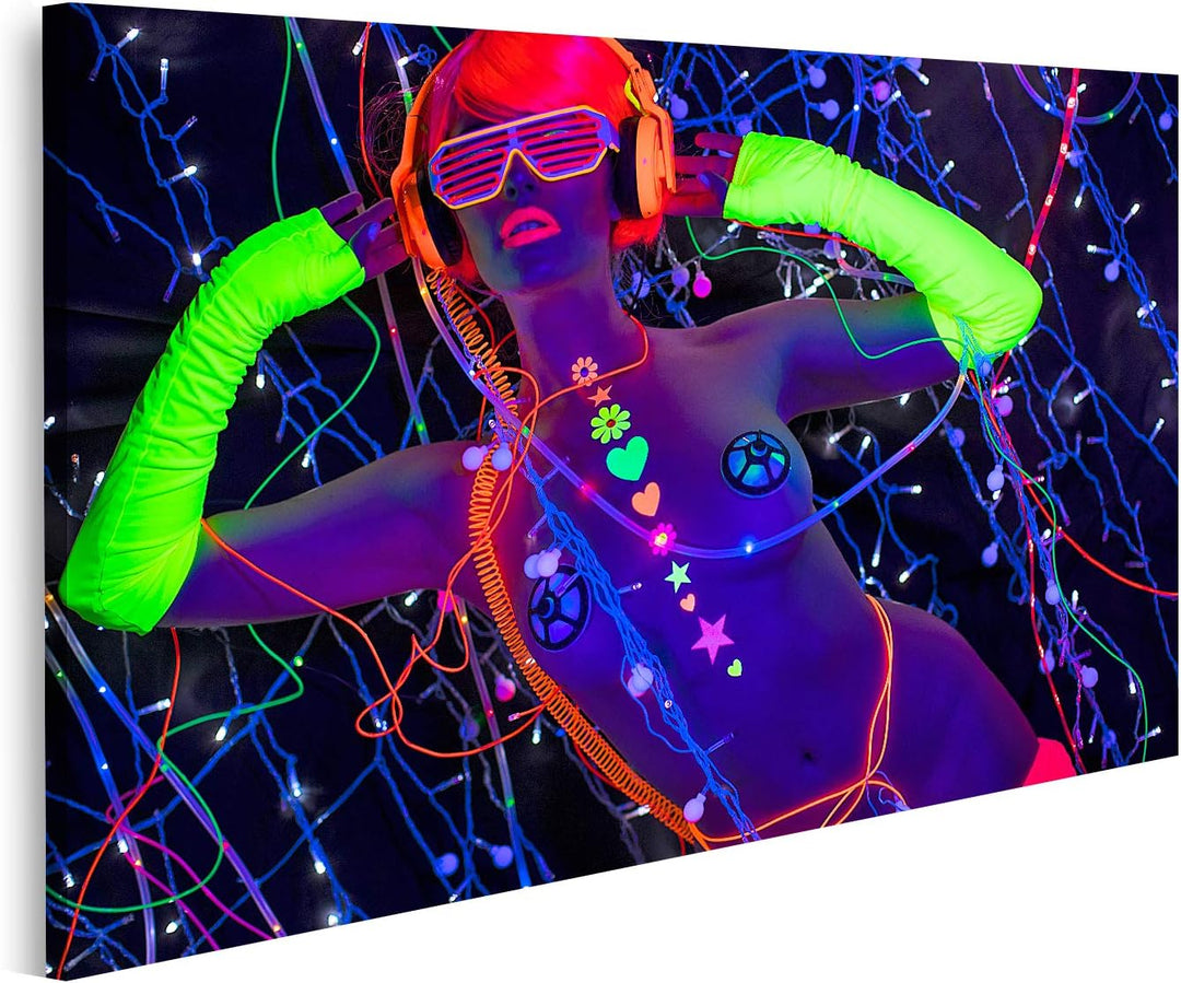 islandburner Bild auf Leinwand Fantastisches Video Von Sexy Cyber Raver Frau Gefilmt In Fluoresziere