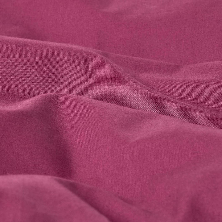 HOMESCAPES Perkal Bettlaken ohne Gummizug Beere 240x275 cm, Baumwoll-Betttuch ohne Spannrand, Haustu