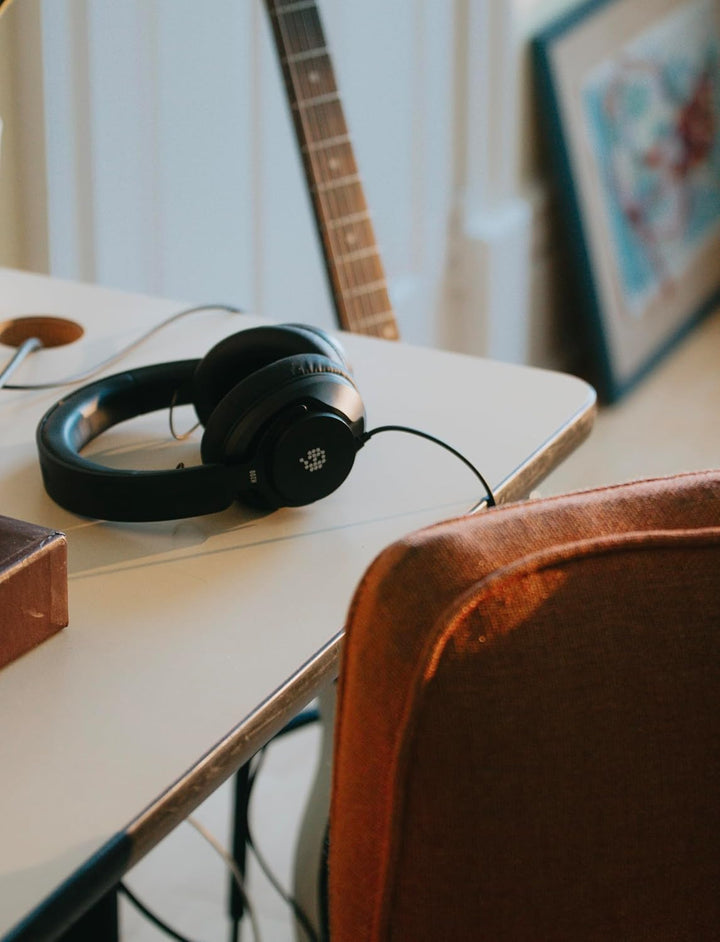 ADAM Audio H200: Geschlossene Studiokopfhörer mit mitgelieferter Software zur Klangoptimierung und S