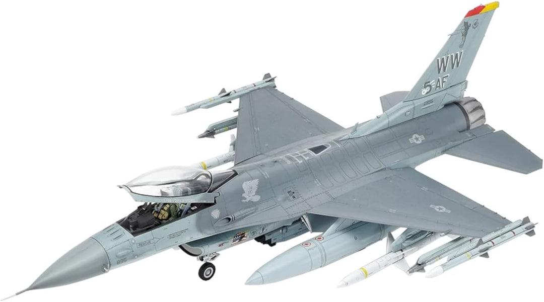 Tamiya 300061098 - 1:48 Lockheed Martin F-16CJ Fighting Falcon