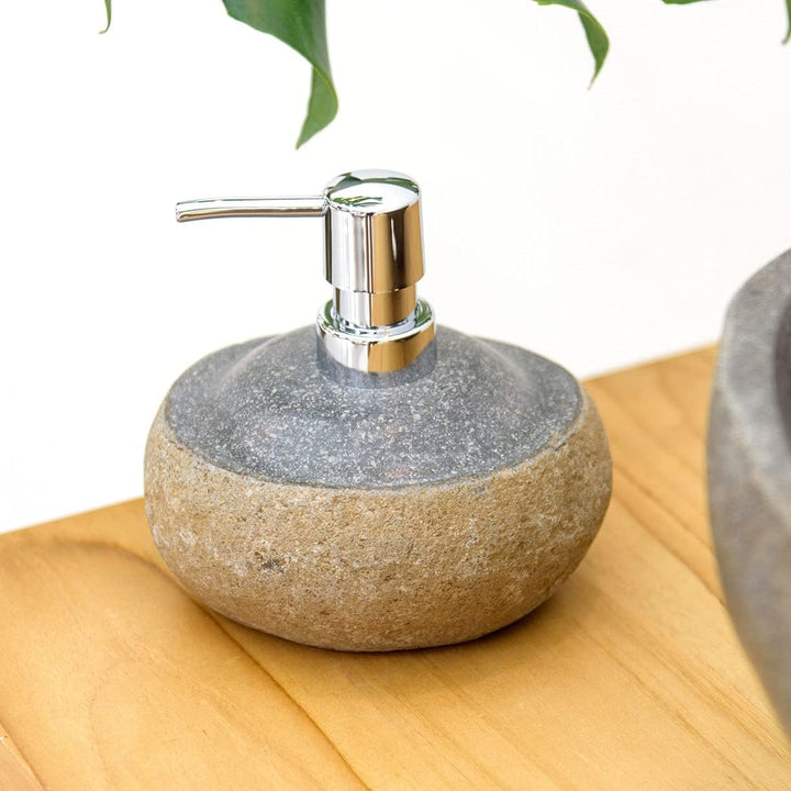 Wohnfreuden Flussstein Seifenspender 120 ml grau - Unikat Waschbecken Zubehör Bad WC Garten Naturste