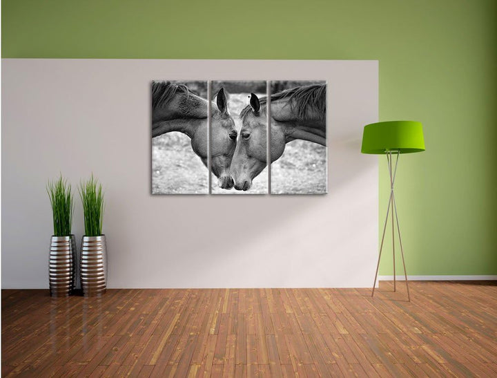 Pixxprint Zwei schmusende Pferde Kunst B&W als Leinwandbild | Grösse: 3 Teilig (120x80) | Wandbild|