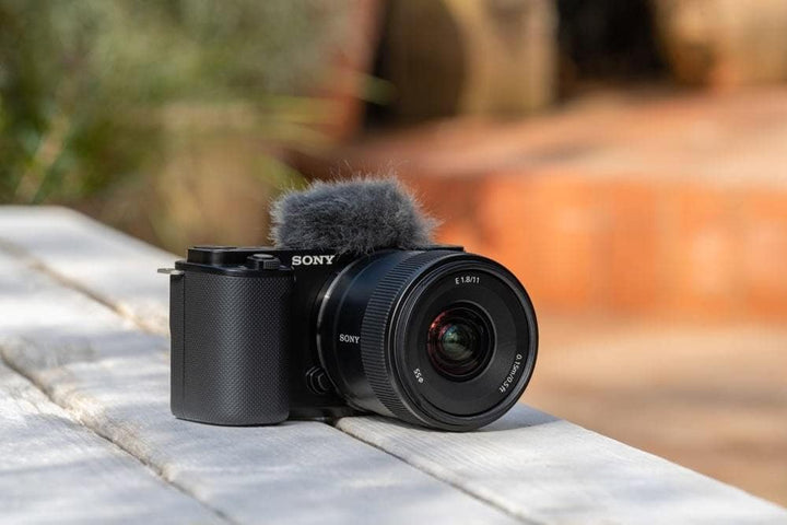 Sony E 11 mm F1.8 | APS-C-Weitwinkel-Objektiv mit Festbrennweite (SEL11F18) Single, Single