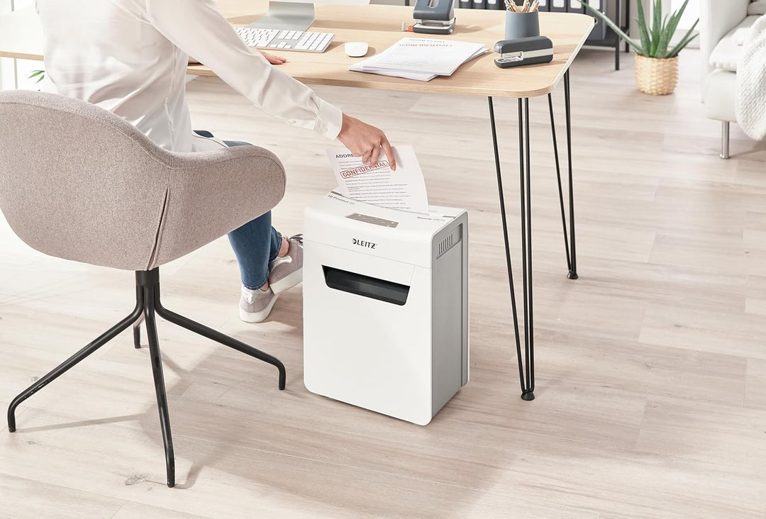 Leitz IQ 8X Premium Aktenvernichter P4 fürs Büro und Zuhause, Partikelschnitt, 9-8 Blatt (70-80 g/m²