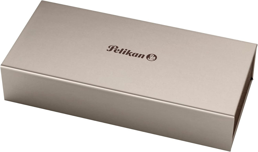 Pelikan Füllhalter Classic 205, Weiss, Feder M (mittel), hochwertiger Kolbenfüller im Geschenk-Etui,