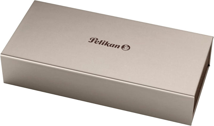 Pelikan Füllhalter Classic 205, Weiss, Feder M (mittel), hochwertiger Kolbenfüller im Geschenk-Etui,