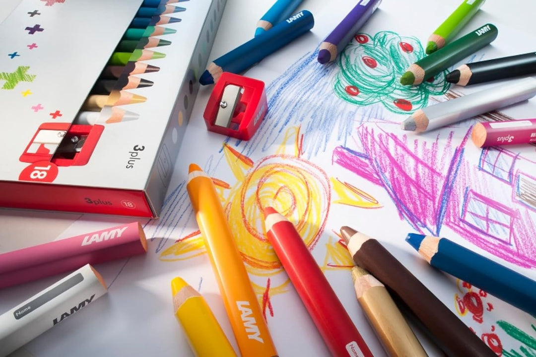 Lamy 1223549 3plus Farbstifte 520 18er-Set: Faltschachtel mit 18 Farbstiften + Spitzer. Stifte aus Z