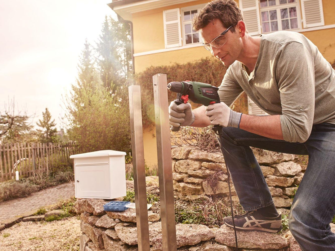 Bosch Schlagbohrmaschine UniversalImpact 700 (Zusatzhandgriff, Tiefenanschlag, Koffer, 700 Watt), Un