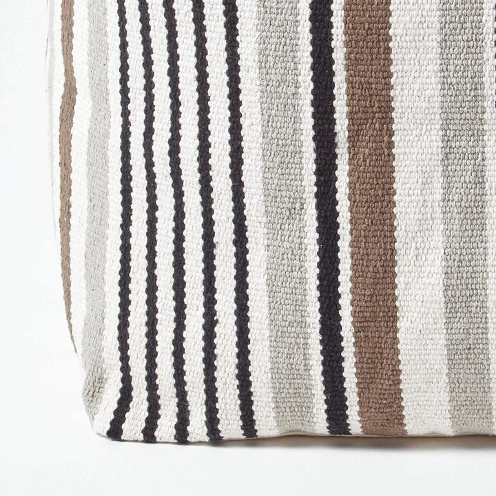 Homescapes Moderner Sitzwürfel Pouf Sitzkissen Selam grau weiss gestreift skandinavisches Design 40