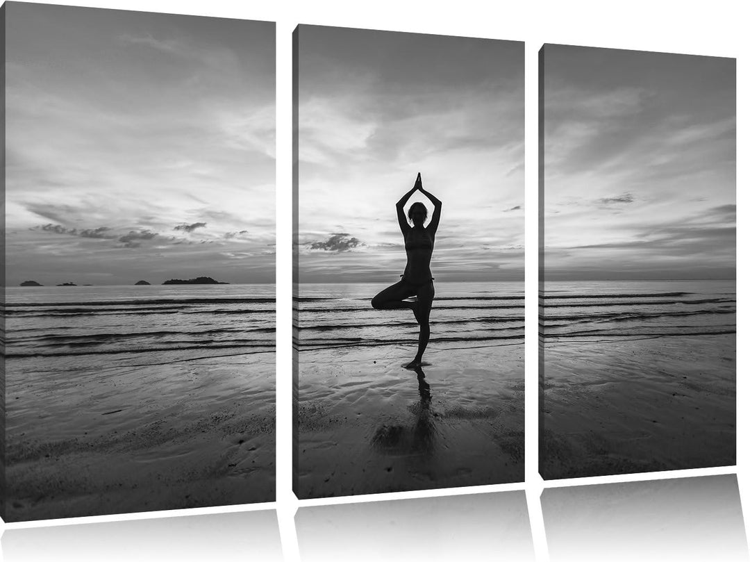 Pixxprint Yoga am Strand Kunst B&W 3-Teiler Leinwandbild 120x80 Bild auf Leinwand