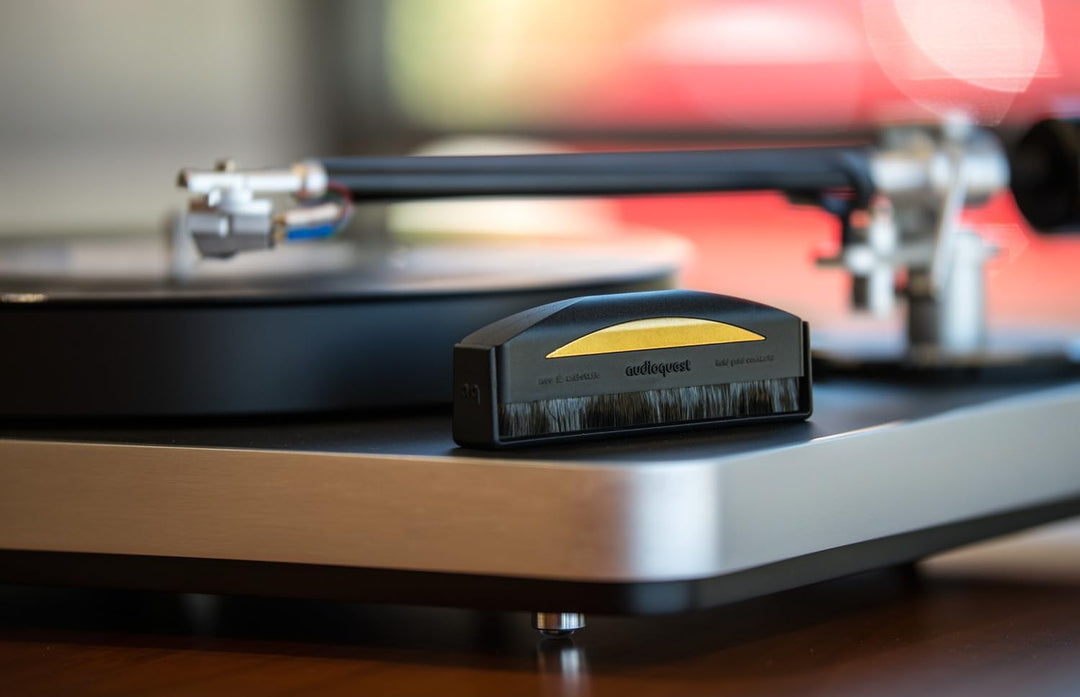 AudioQuest Record Brush Antistatic Plattenbürste aus Carbon, Unica