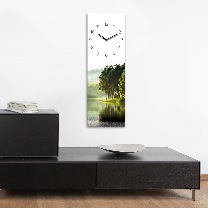 Wanduhr aus Glas, Pang Poung, Wald am See, grün, 20x60 cm von Eurographics Pang Oung, 20 X 60 Cm, Pa