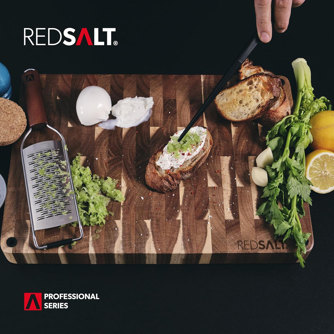 REDSALT® Premium 2-Wege Reibe mit Holzgriff | rasiermesserscharfe Profi Edelstahl Reibe für feine Ge