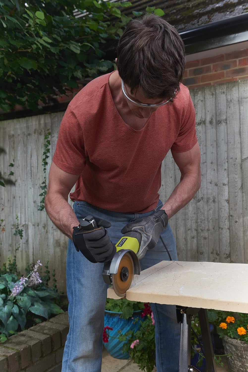 RYOBI 125mm Winkelschleifer 800W RAG800-125G (Spindelarretierung, Schutzhaubenschnellverstellung, Wi