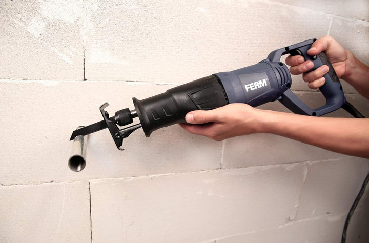 FERM Säbelsäge 710W - Soft Griff - mit 2 Sägeblätter für Holz (130mm-11TPI) und Metall (82mm - 30TPI