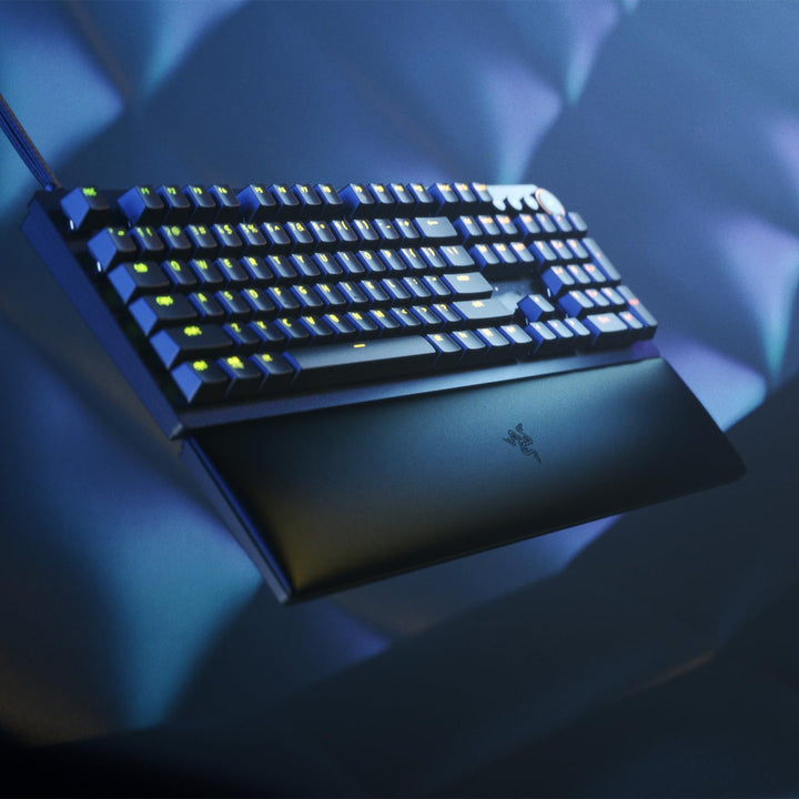 Razer Huntsman V2 (Red Switch) - Praktisch latenzfreie Optische Gaming-Tastatur (Lineare Optische Sw