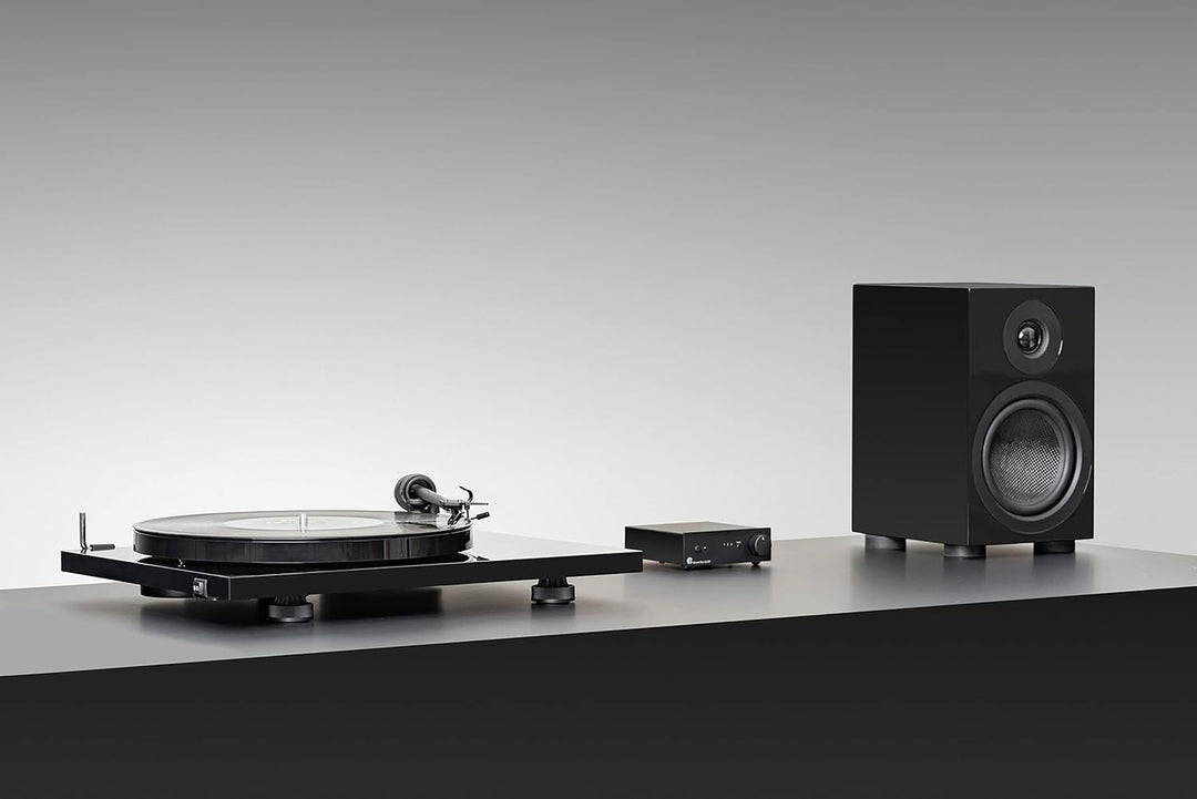 Pro-Ject E1 Phono, Plug & Play Einsteiger Plattenspieler mit OM5e System, schaltbarer Phono Vorstufe