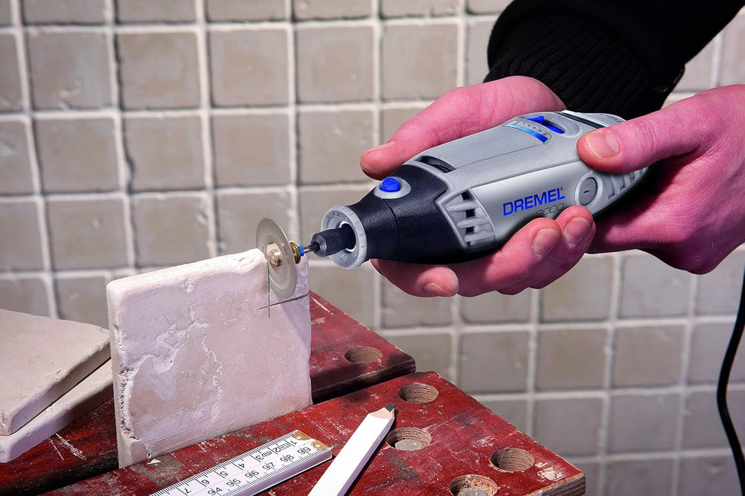 Dremel 3000 Multifunktionswerkzeug - Italienische Version (130W, Set mit 5 Zubehörteilen, Drehzal 10